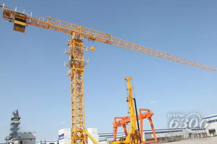 陜建機械首臺STC7020平頭塔機成功立塔，助力建設工程施工新跨越